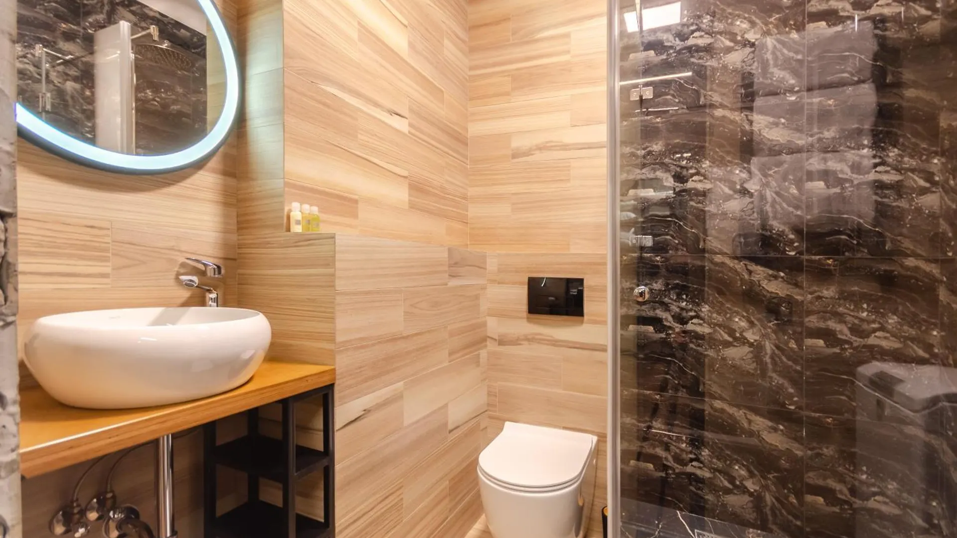 Petrovdom Apartments 3-6 In Rc Vozdvizhenka Podil, Dehtiarna,6 كييف